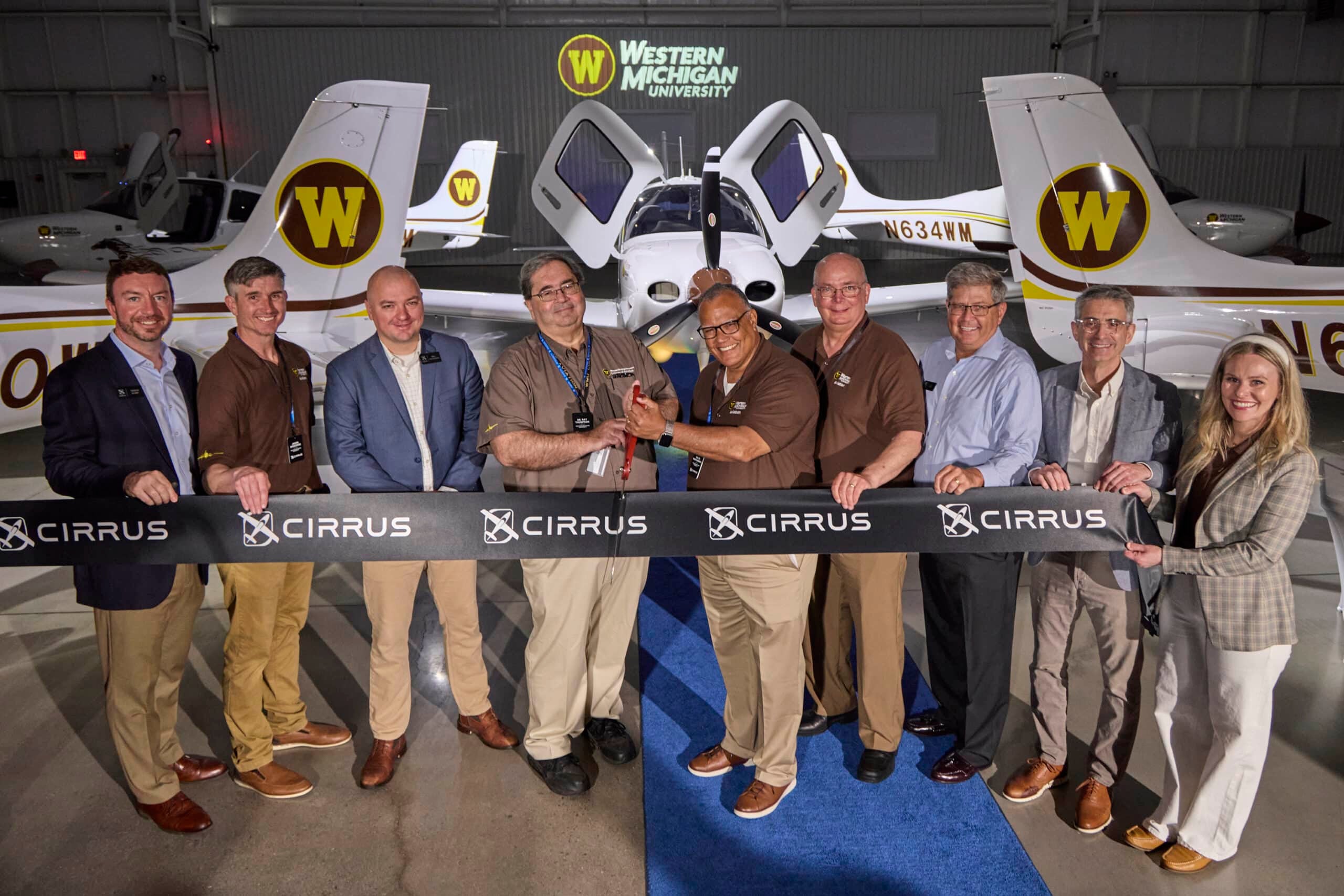 Cirrus Delivers New Fleet of TRAC Series G7 Aircraft to Western Michigan University